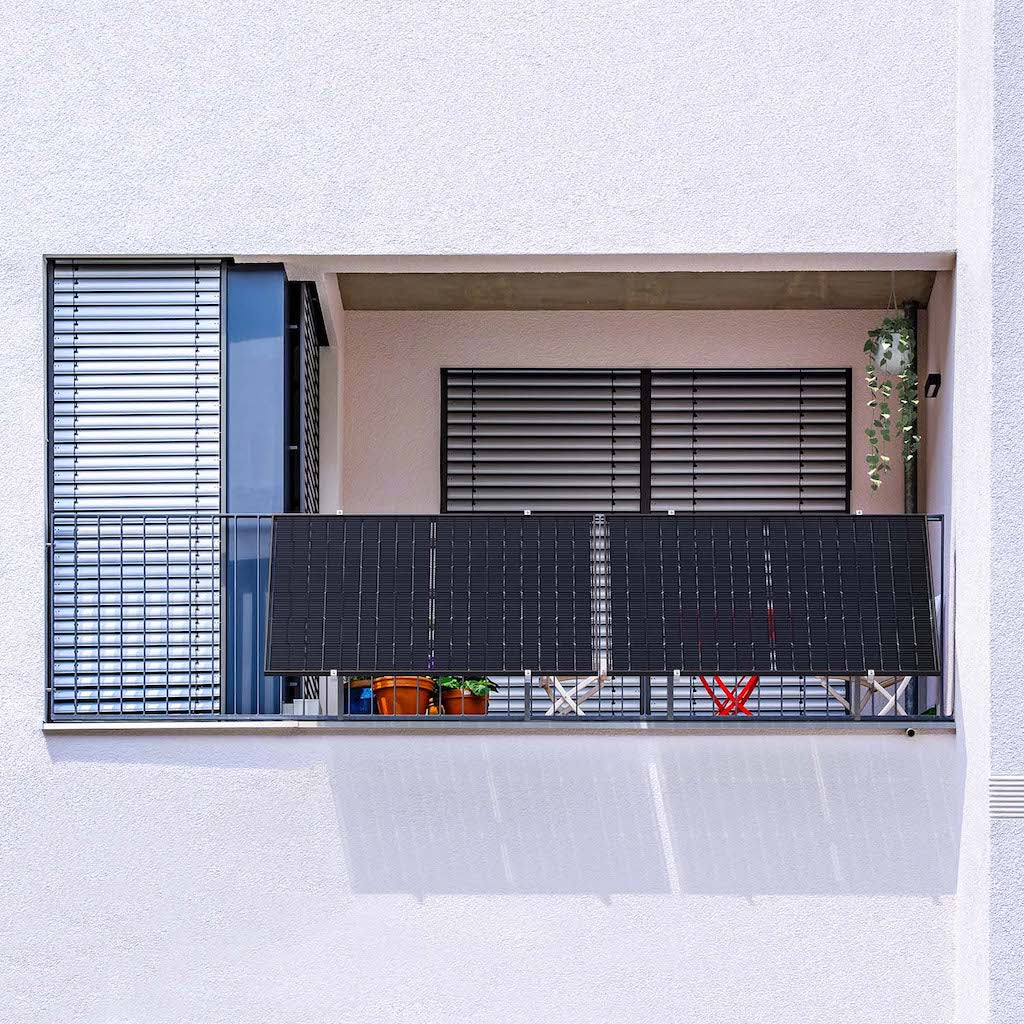 Yuma Balcony 900+ Bifazial Balkonkraftwerk am Gitterbalkon